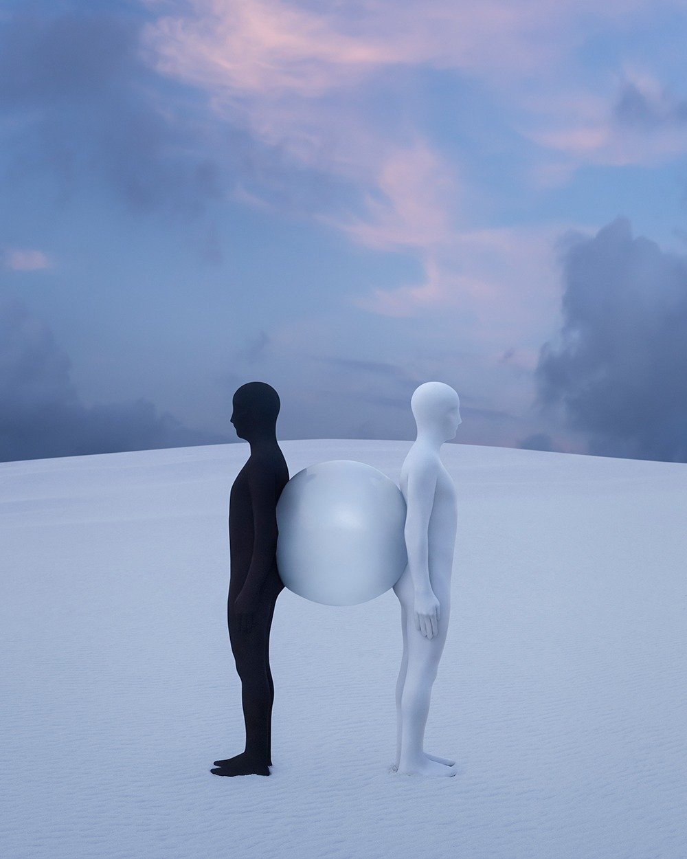 Gabriel Isak photo: Two people and a ball in white desert