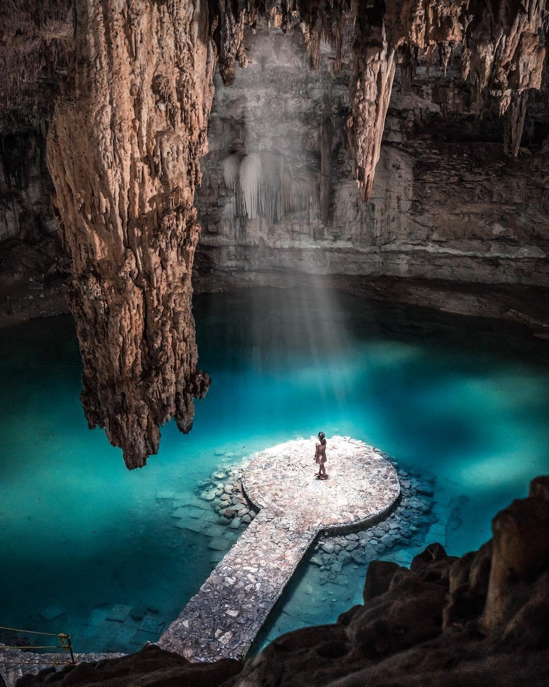 Jordi Sark water cave mountain travel calming image